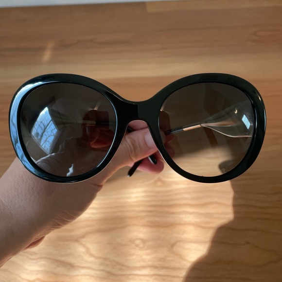 🖤 Authentic Polarized Burberry Sunglasses in pre-loved excellent condition. - Picture 7 of 7